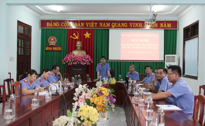 Đồng chí Đoàn Văn Bắc - Tỉnh ủy viên, Viện trưởng Viên KSND tỉnh chỉ đạo hội nghị